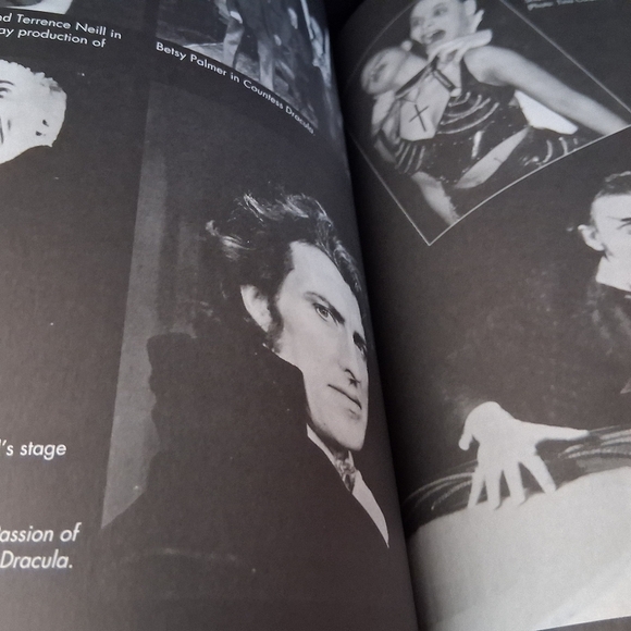 Pair Of Vampire Books Pictures And Lore David J. Skal And Michelle Belanger Used - Picture 11 of 16